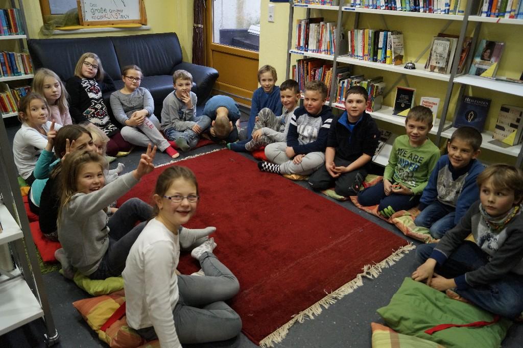 Volksschule zu Besuch in der Bücherei