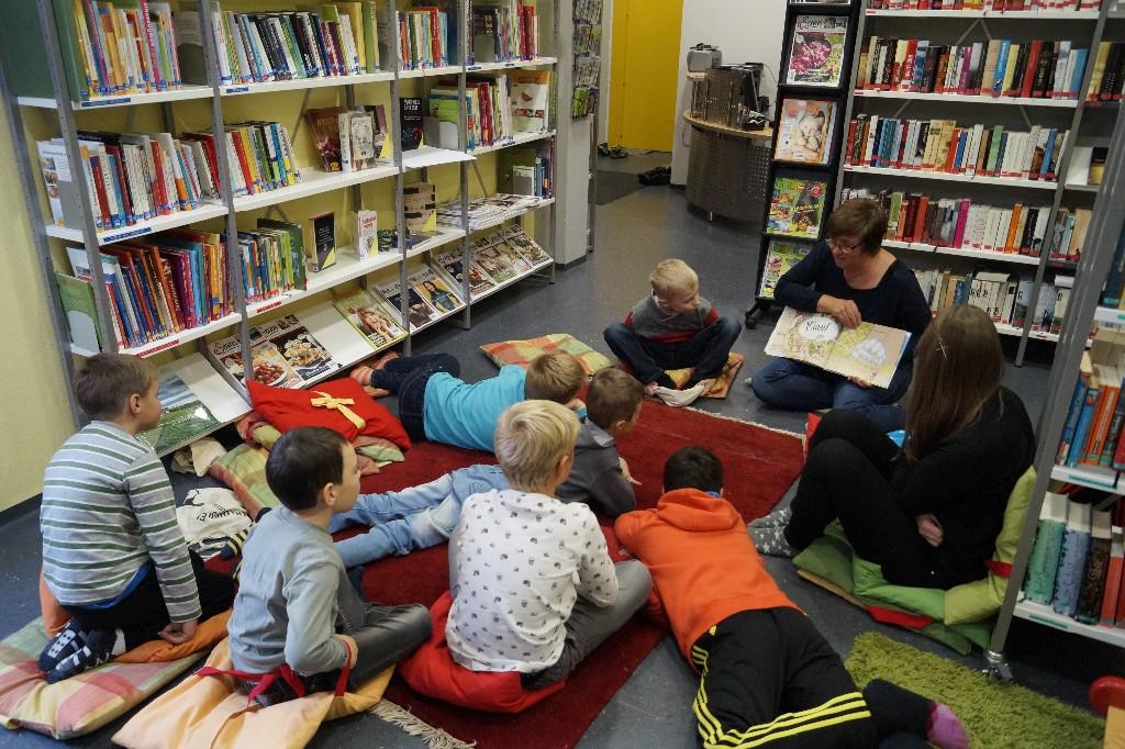 Volksschule zu Besuch in der Bücherei